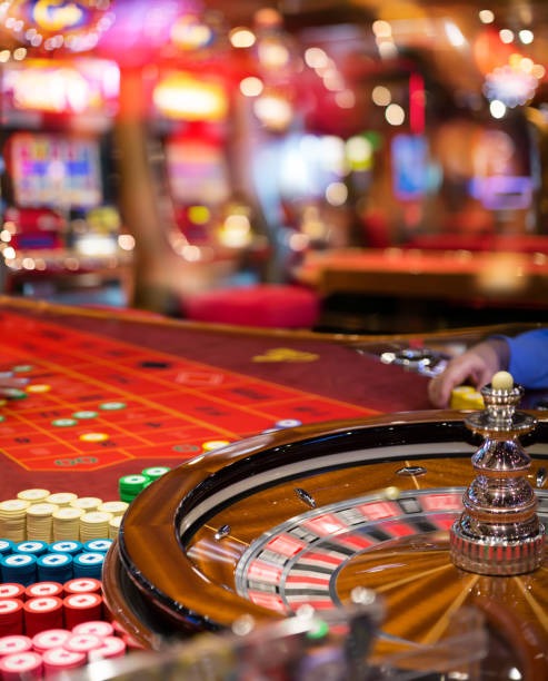 Casino Hold'em payout table and hand ranking guide displayed on one-hundred-eighteen interface